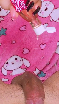 Üvey anne uzun tırnaklarla şehvetli elle muamelede büyük bir döl alıyor