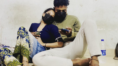 NikiRathod: Penyingkiran Pakaian, Bercium Buah dada menekan buah dada yang dia...