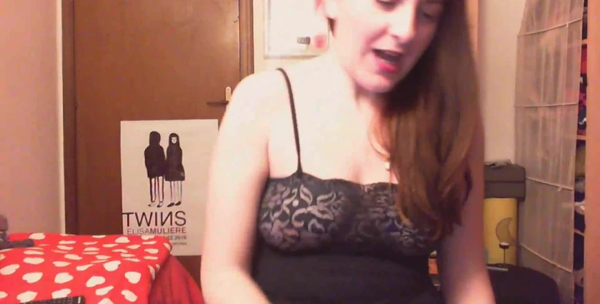 Nicoletta Embassi: Video in Italian! I Teach a Slave of Mine to...