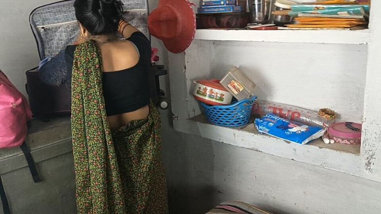 Pyaripooja22: Adik ipar Membuka Beg Pakaian Selepas Pancutan Dari Rumah Ibunya...