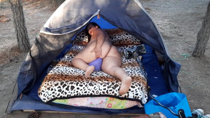 Riderqueen: La figa pelosa di una bbW all'aperto
