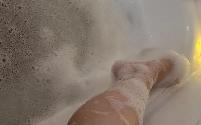 Mimiandevan: POV Bath Time Solo