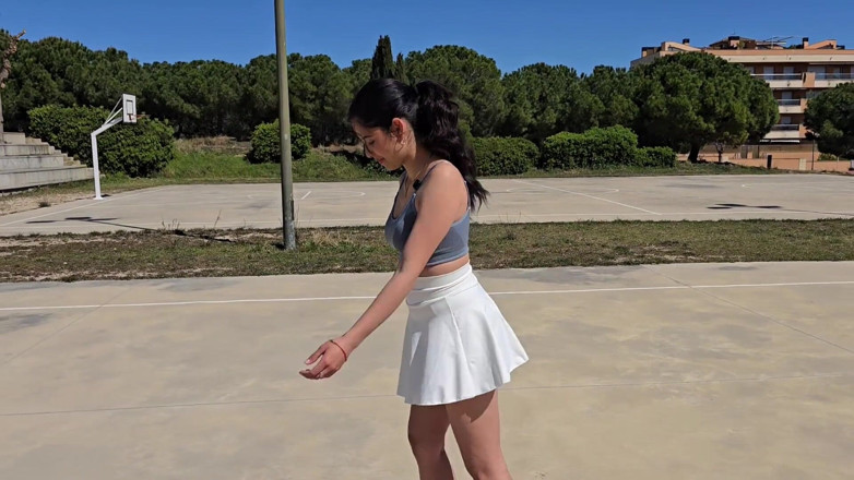 Passionsecret07: Un voisin sur des patins à roulettes se fait baiser en...