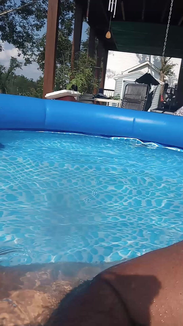 Midsouth Foot Fetish: J’exhibe mon corps de 54 ans sous l’eau