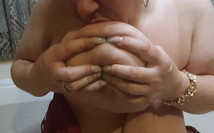JJ Jewel BBW: Tvrdé sání mých 36jj bradavek