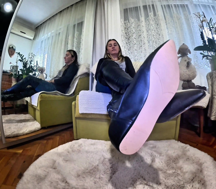 Mistressyammyboots: Die Eiskönigin Verehrt Ihre Stiefel