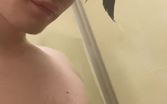 Rushlight Dante: Just Me in Shower tente ser tão sexy