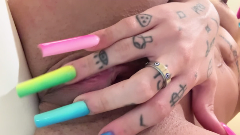 Nali Marie: Bimbo Bathtub Boob Bouncing Tattooed Long Nails Shaved Pussy