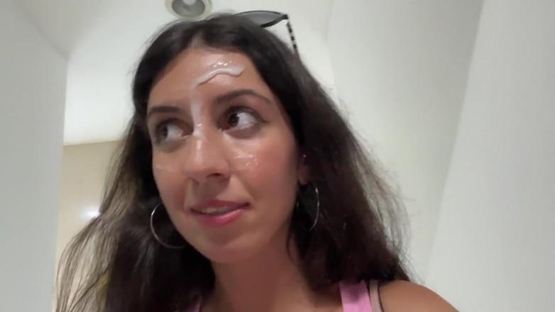 Dis Diger: Cumwalk in Öffentlichem supermarkt - gesichtsfetisch-blowjob im freien