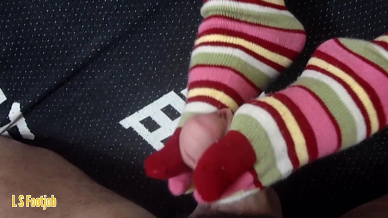 Footjob life style: 素人の彼女がホットなソックジョブ視点で