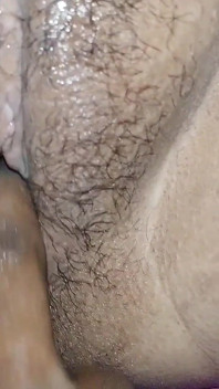 Hintli evli kadın kendini parmaklıyor