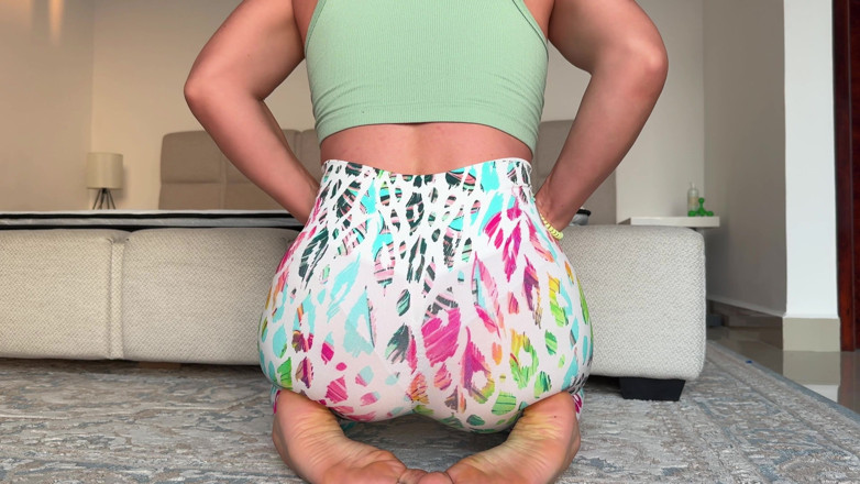 Mrs Peachesxx: Get Ready Your Nose for My Long Gassy Farts in...