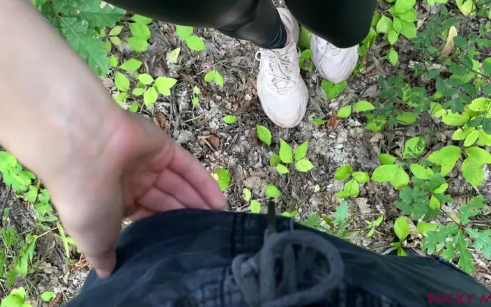 Nicky Mist: Sexy blondýnka Nicky Mist dostane mrdku do pusy po kouření