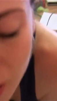 Prachtige stijlvolle gezicht en lichaam stijlvolle brunette Sylvia Chrystall pov close-up mond neuken en slordige kwijlende pijpbeurt drie keer