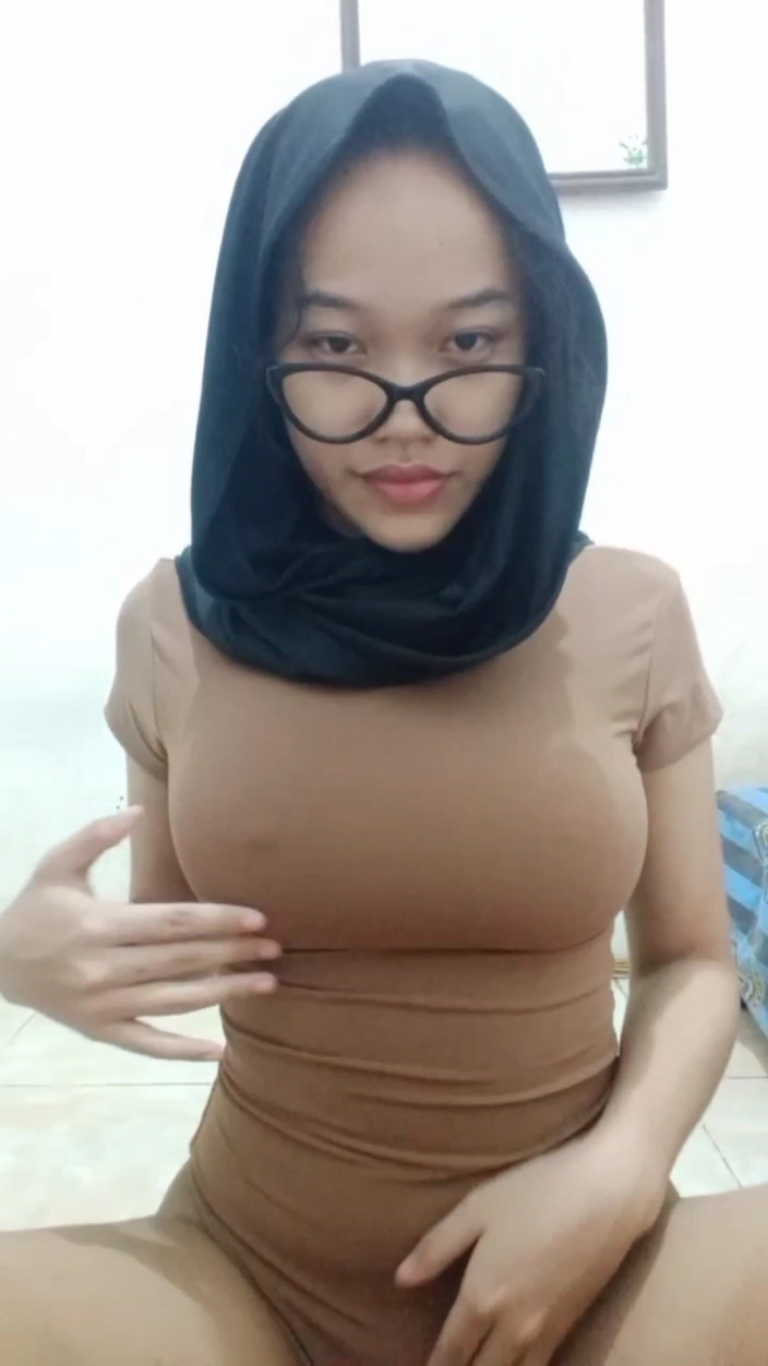 Jilbab69: O resultado de não estar satisfeito com seu namorado por...