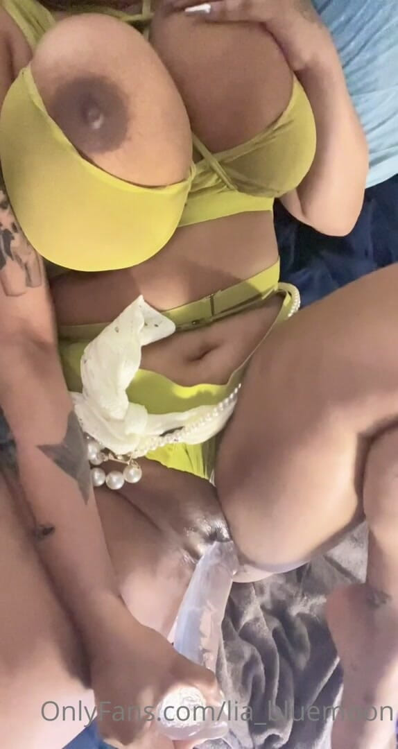 Sexyhot: Aku pengen banget ngentot memekku tapi aku baru pertama kali...