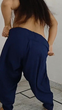 펀자브 노래의 인도 가스티 누드 무즈라