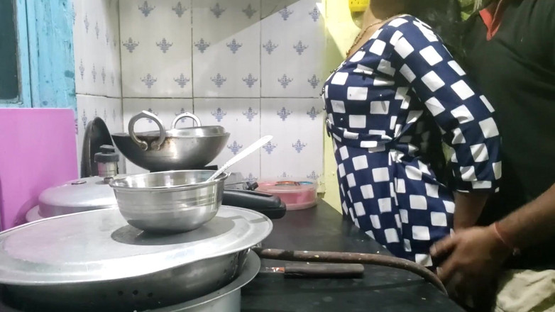 Mumbai Ashu: Hot Indian Girl Kichen Sex