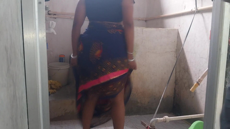 Pooja raniji: Pooja Bhabhi Coming Bathroom Hard Blowjob Fucking