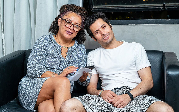 Only Taboo: Жирну зрілу трахає в дупу її пасинок