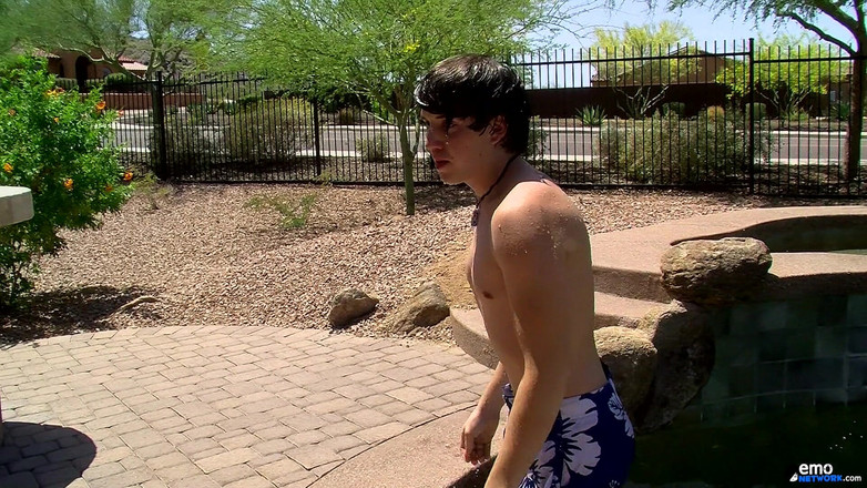 Homo Emo: 솔로 먹는 걸레 십대 정액!