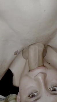 Gadis cantik ini lagi asik ngentot kontol ahuge sampai matanya menganga lebar