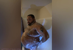 Blkhole420: आधा और आधा, एक तंग शर्ट और एक अच्छा शॉवर और मुंडा पेट बेशक यह कुछ मज़ा करने के लिए नेतृत्व करने जा रहा है