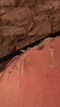 Mädchen dominiert mädchen im kerker