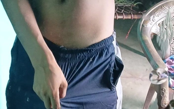 baby_johnny: Il ragazzo caldo vergine indiano si masturba
