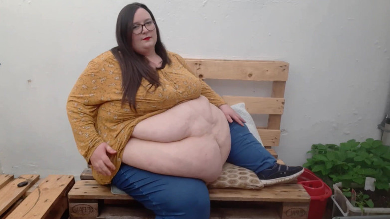 SSBBWLadyBrads: SSBBW tajná zahradní břicho a prsa si hrají