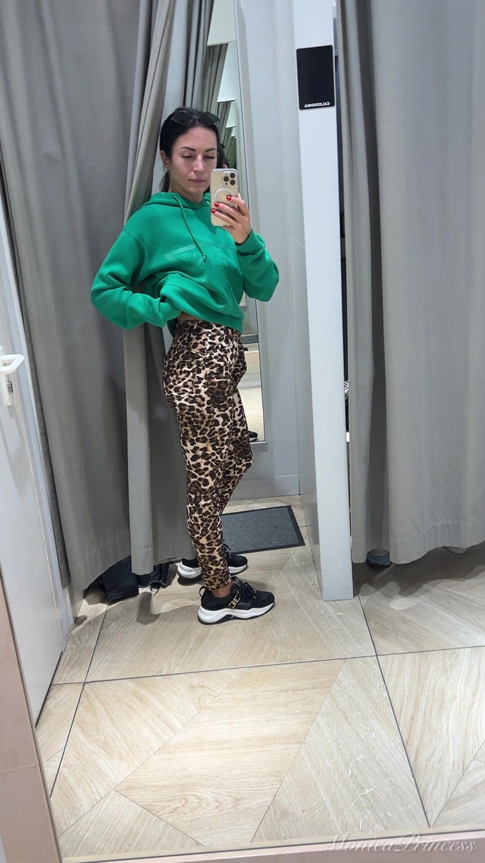 Princess Monica: 레깅스와 바지, 젖탱이 애무, 보지 노출