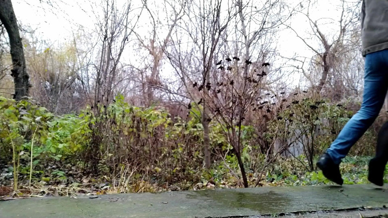 OurFetishLife: Vnadná nevlastní matka potěší svého nevlastního syna chcaním na ulici...