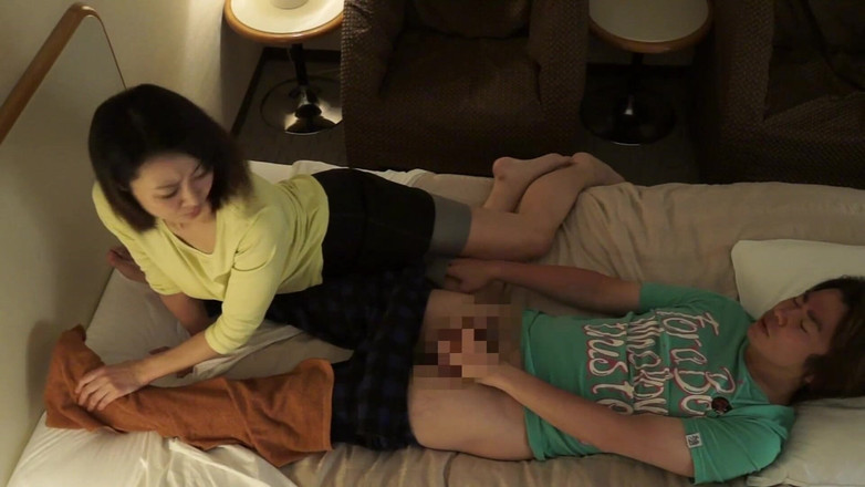 Strix: T-back zralá žena s velkými prsy, kterou budete chtít... 13