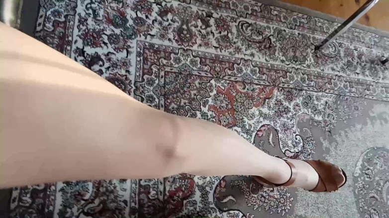 Dani Leg: 日焼けパンストとセクシーなかかとと巨大な噴水兼のダニ脚