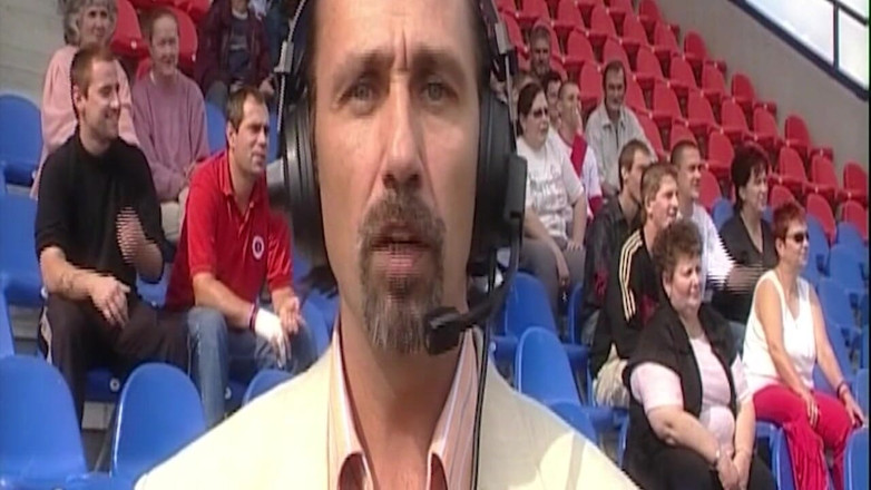 Erotic Club: Awek blonde berpantat basah menitis dalam usik gaya doggy