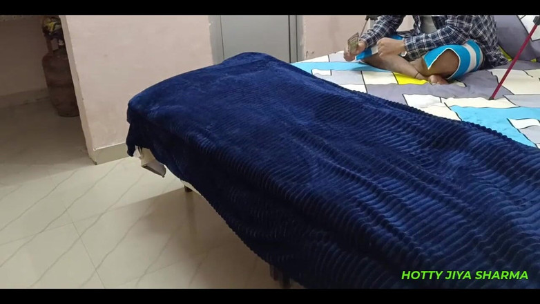 Desi Club House: 操我女仆的继女