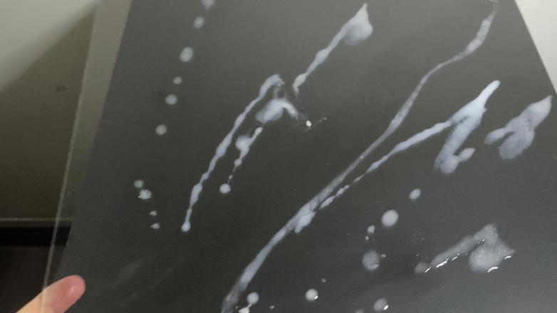 LolaCD: Bắn tinh ra khỏi bình xịt