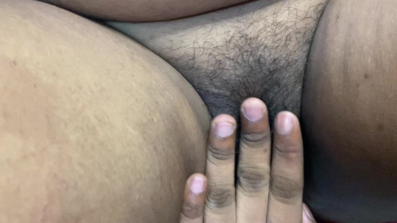 Angoori: 집에서 혼자였을 때 친구의 아줌마를 남겨