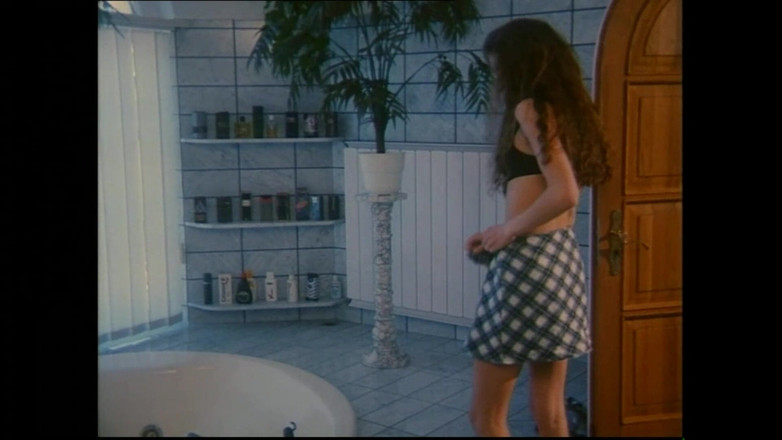 FM Video VOD: Милли Д'Аббраччо и Сара Янг в фильме «Семья для пениса» (оригинальный Full Movie Uncut)