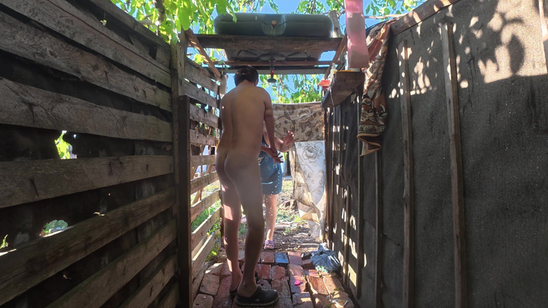 SchoolPrincess: Cặp đôi tắm ngoài trời