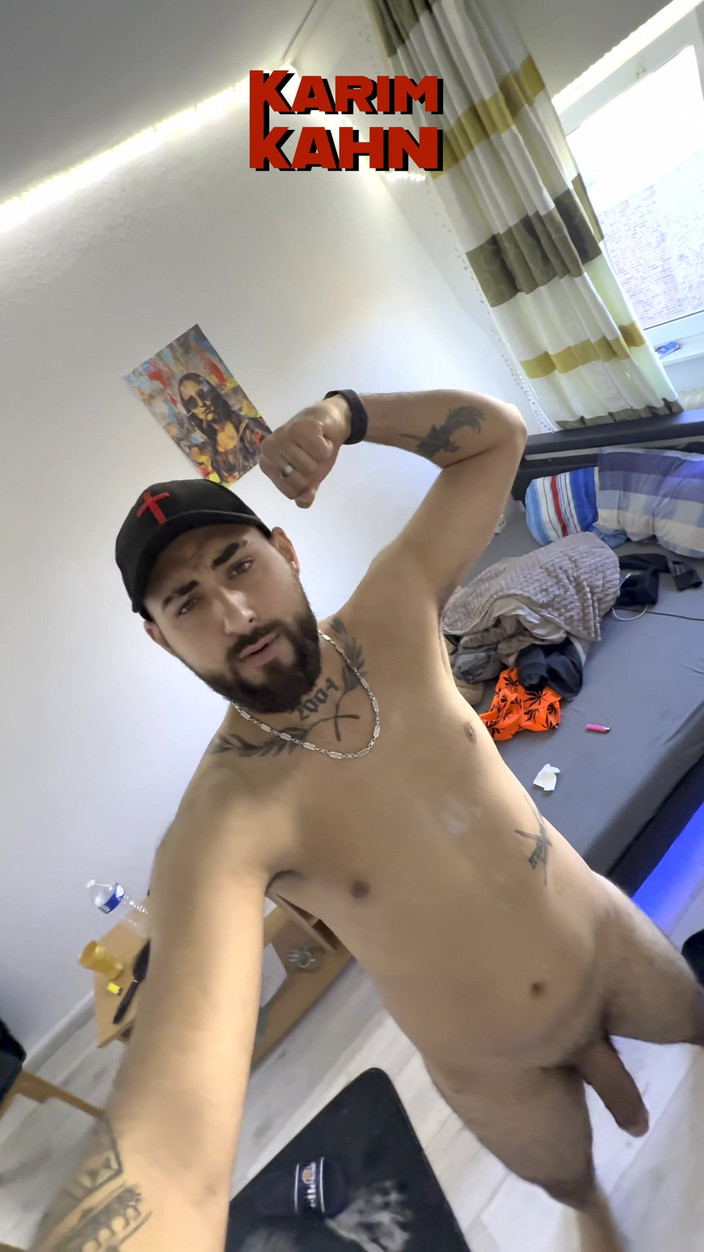 Karim Kahn: Gémissements profonds et fontaine de sperme