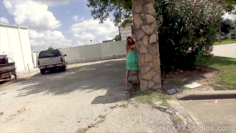 Siren XXX Studios: Cô vợ nóng bỏng đụ người lạ bên ngoài