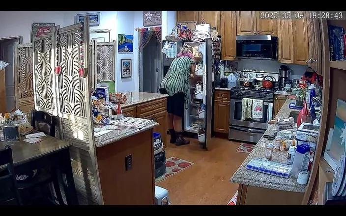Dominator13: Blonde Masturbates Her Slutty Cunt While Cooking