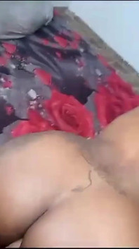 Dekat sini di jalan rumah saya, semua orang sudah tahu bahawa dia adalah si jalang kecil, tetapi anda tidak akan meninggalkan kepala saya