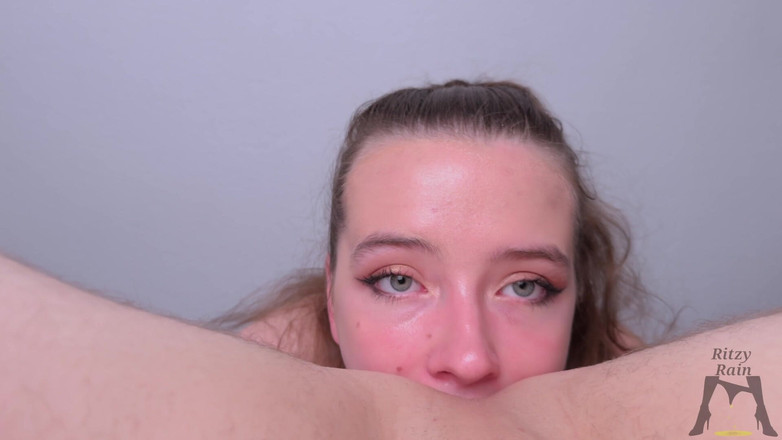 Ritzy Rain: Ritzy rain lecca il culo del suo padrone con la...