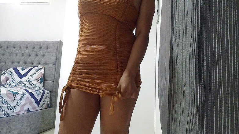 PATY PATY: 多么炎热的一天 色情黑发女郎穿着性感的连衣裙像神一样自慰