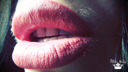 Goddess Misha Goldy: I miei baci pov ti faranno venire ASMR
