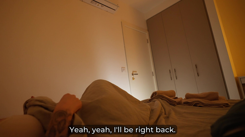 Toma Mur: Шаловливый Видеозвонок Мачехи Sparks Wild В Отеле Делят Кровать С Пасынком