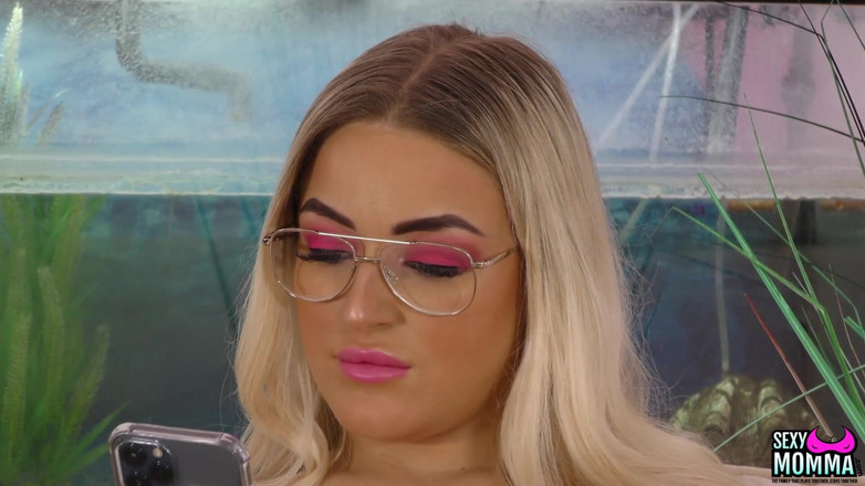 Sexy Momma XXX: Dee Melons se ha camino con Crystal!