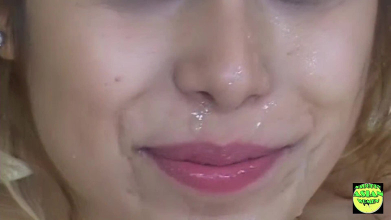 Naughty Asian Women: Blondynka Hottie Kat uwielbia mieć dwa kutasy, aby ssie podwójną...